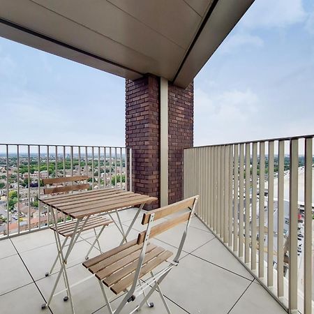 Deluxe Three Bedroom Apartment By London Excel Stays Exterior foto