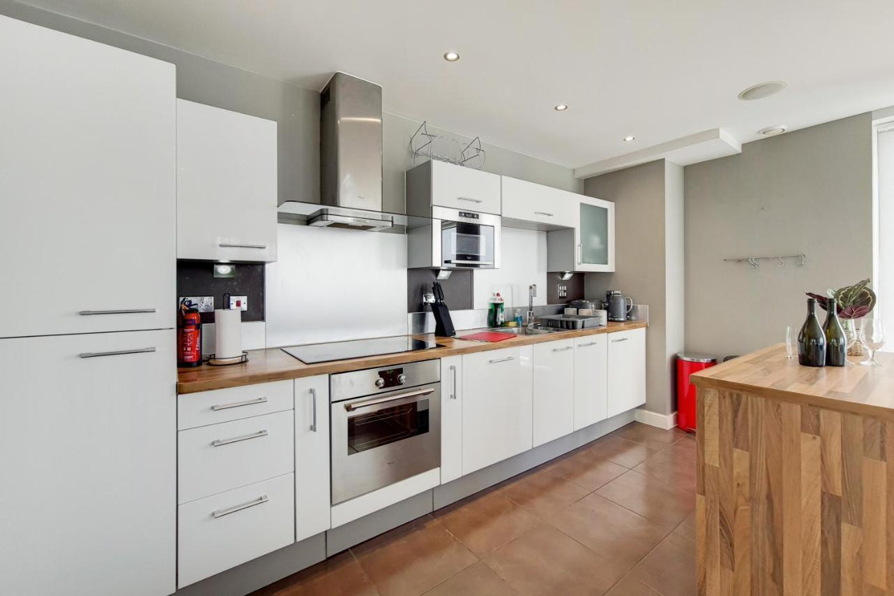 Deluxe Three Bedroom Apartment By London Excel Stays Exterior foto
