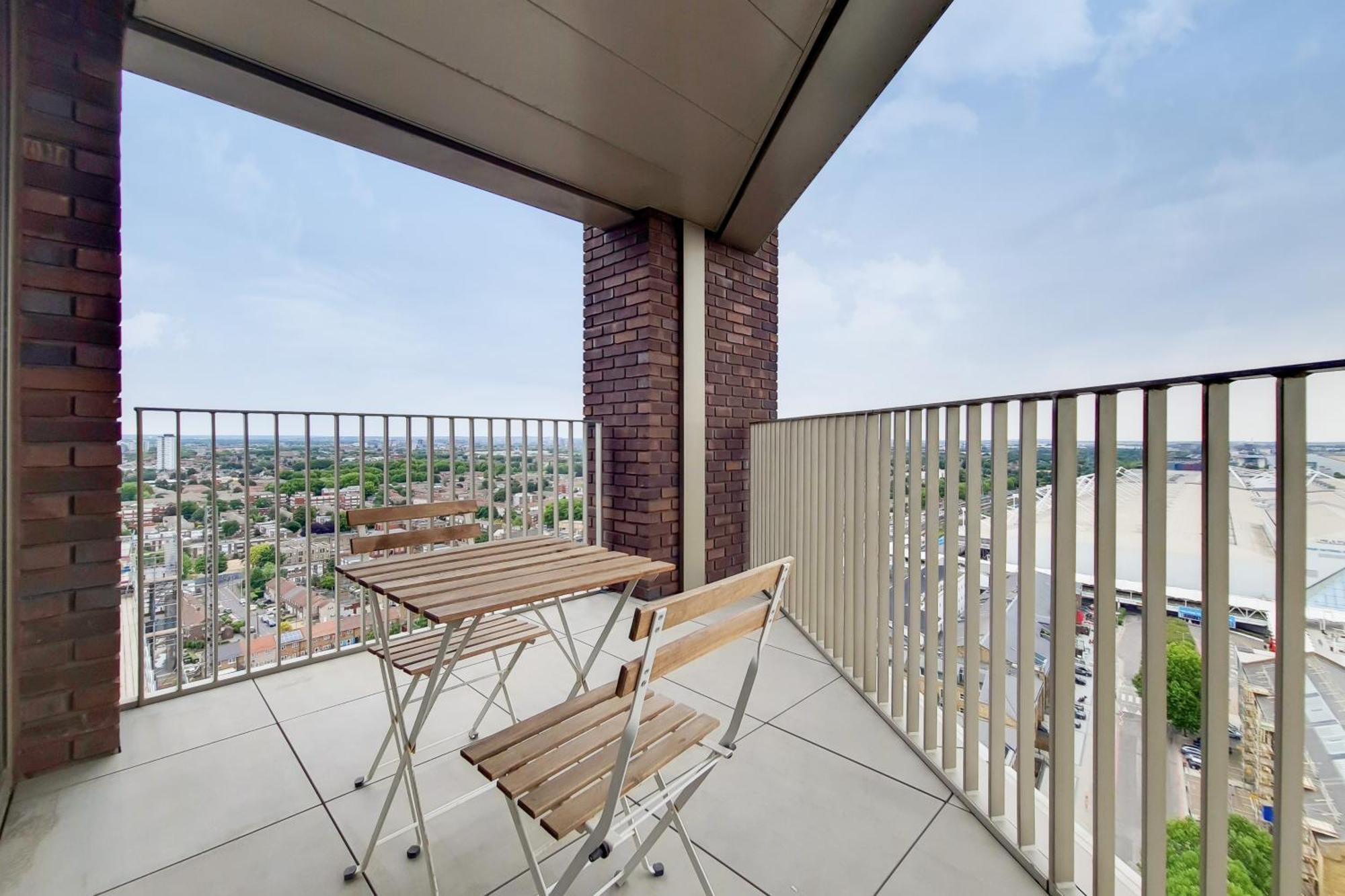 Deluxe Three Bedroom Apartment By London Excel Stays Exterior foto
